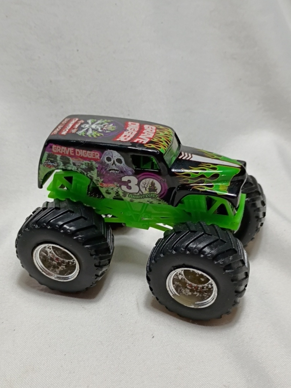 EUC HOT WHEELS Monster Jam Truck GRAVE DIGGER Black Green 1:64 Bad to the Bone